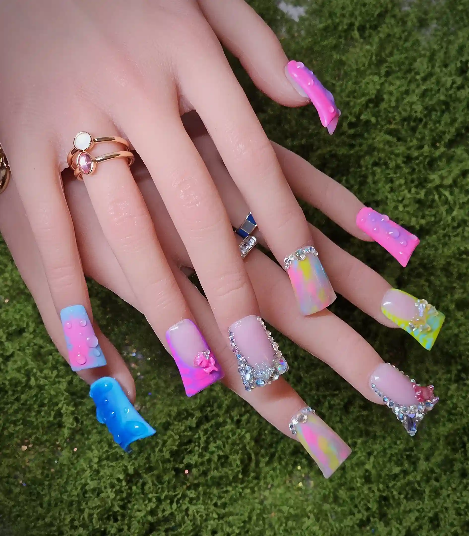 The connection between self confidence and nail trends